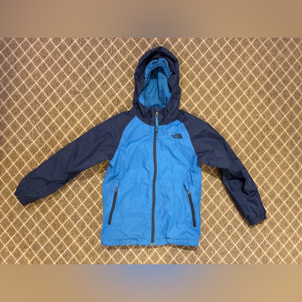 Boys The North Face Kids Two-Tone Raincoat, Size Small (7-8)